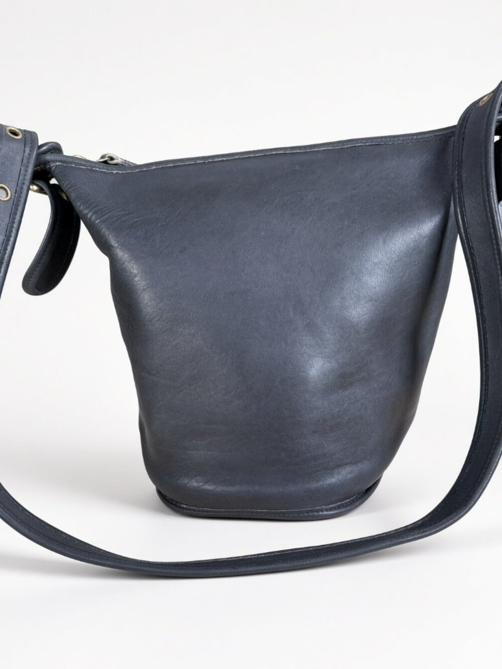 Vintage Coach #9953 Black Leather Bucket Bag Shoulder Handbag 12"